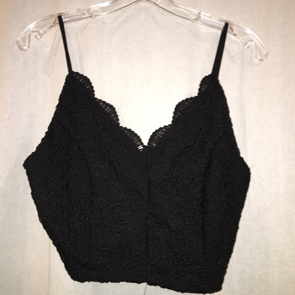 Black crop with lace